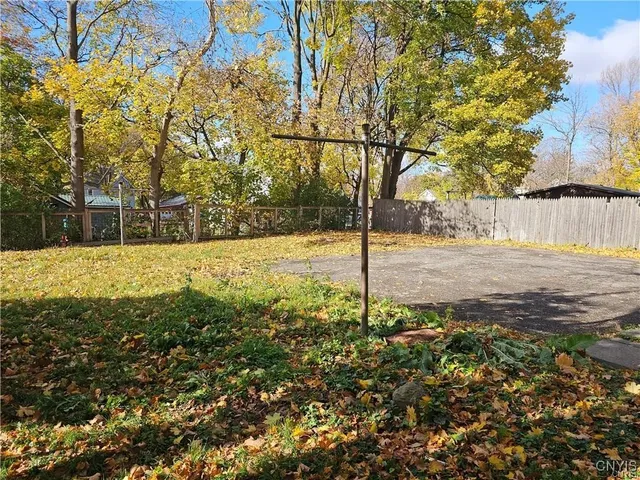 $1,400 | 305 Highland Avenue, De Witt, NY 13057