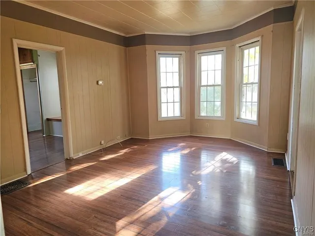 $1,400 | 305 Highland Avenue, De Witt, NY 13057