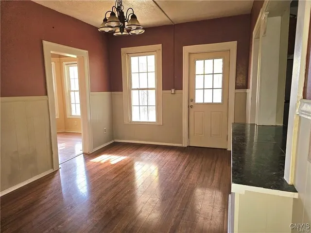 $1,400 | 305 Highland Avenue, De Witt, NY 13057