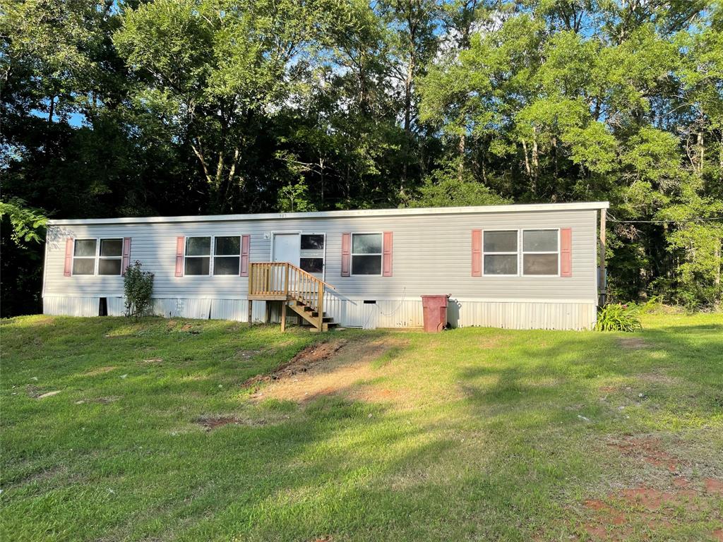 907 Ridge Road Castor, LA 71016 - Photo 2 of 25 a view of a backyard with plants and a backyard