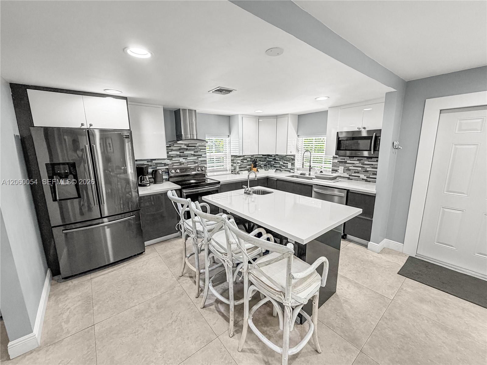 1471 Northeast 132nd Road North Miami, FL 33161 - Photo 3 of 24
