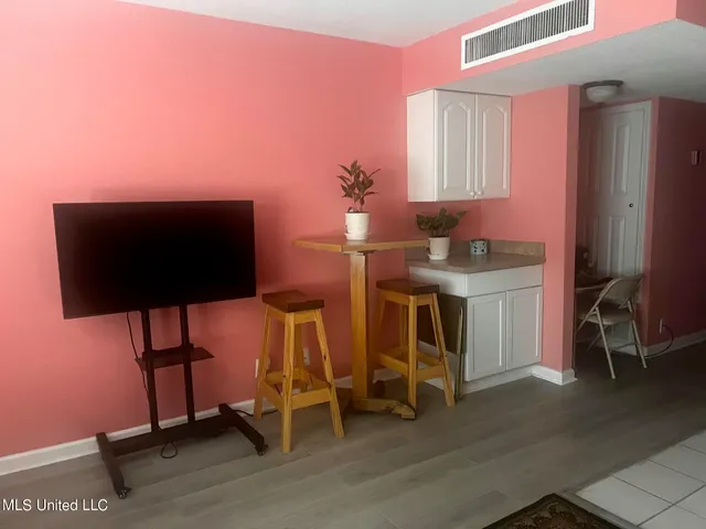 $60,000 | 3310 Washington Avenue, Unit 1211, Pascagoula, MS 39581