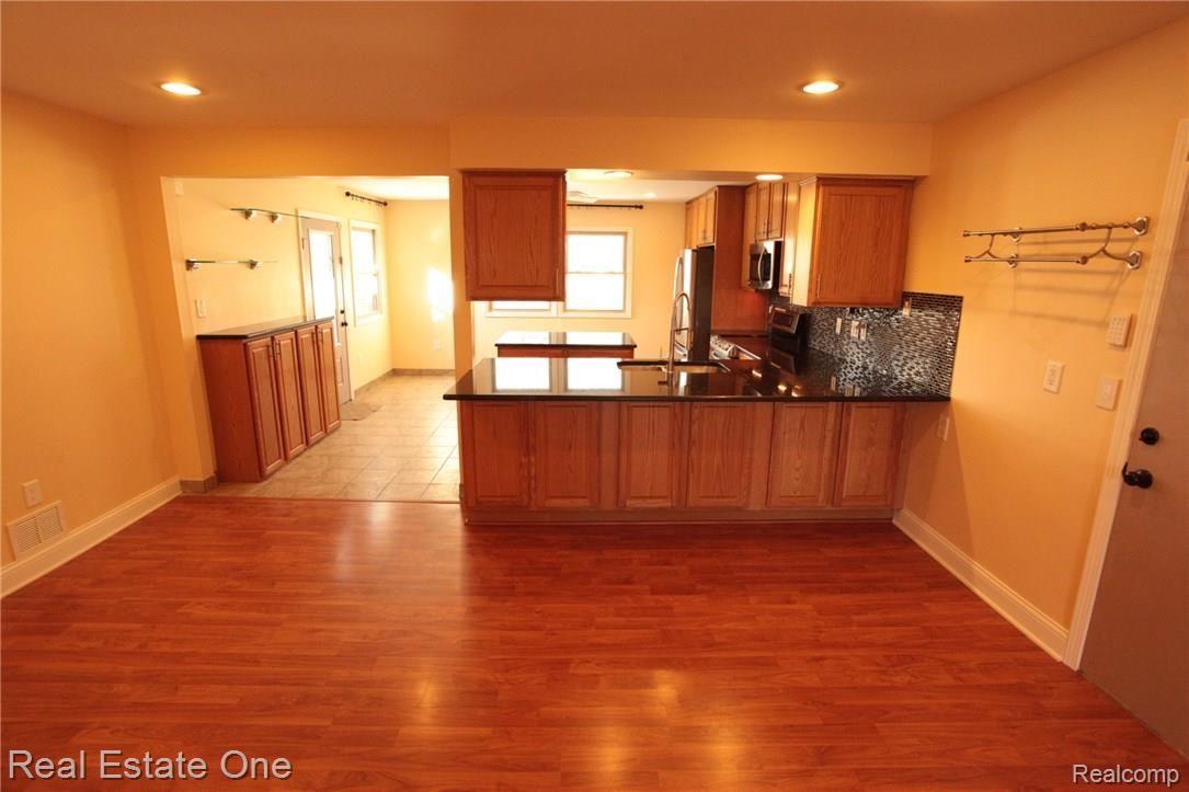 45018 Prestbury Road Canton, MI 48187 - Photo 10 of 47 IMG_742545018 Prestbury.JPG