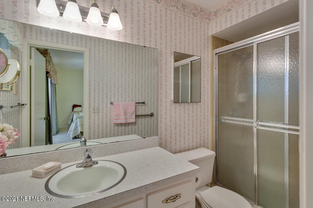 6302 Baker Road Keystone Heights, FL 32656 - Photo 18 of 40 Owners bath