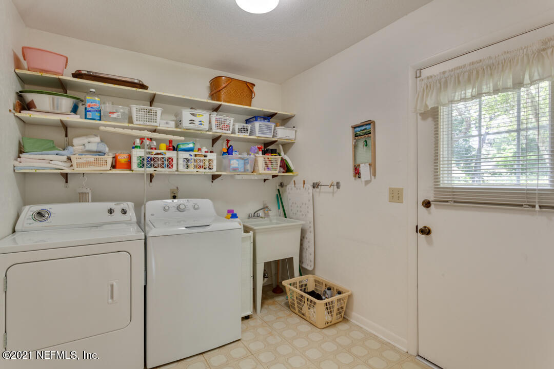 6302 Baker Road Keystone Heights, FL 32656 - Photo 25 of 40 laundry room