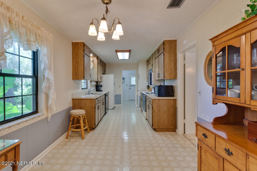 6302 Baker Road Keystone Heights, FL 32656 - Photo 9 of 40 Family room to kitchen