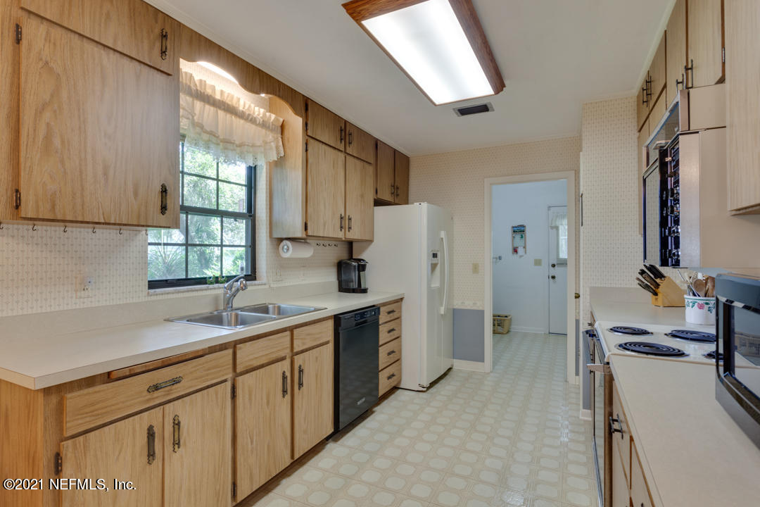 6302 Baker Road Keystone Heights, FL 32656 - Photo 10 of 40 Appliances included with home