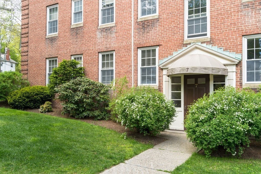 7 Lanark Road, Unit 3 Brookline, MA 02445 - Photo 8 of 8 Gallery Image 8