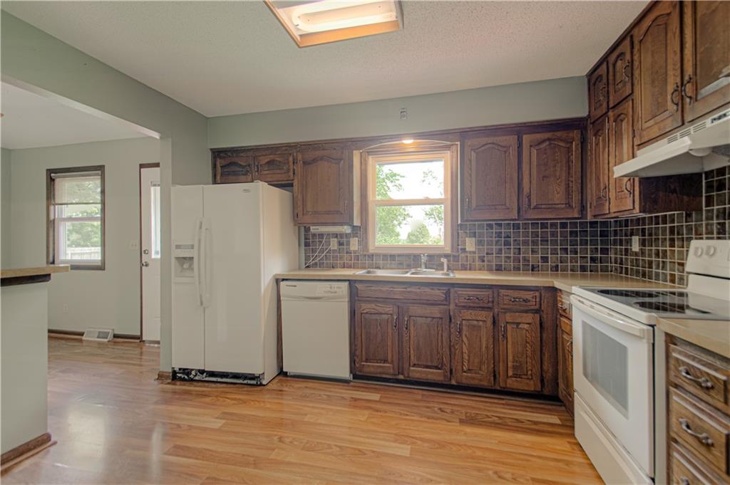 16307 Spring Valley Road Belton, MO 64012 - Photo 8 of 29