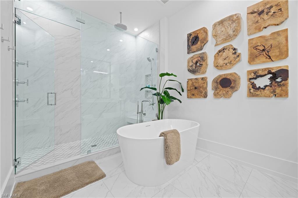 201 8th Street South, Unit 310 Naples, FL 34102 - Photo 17 of 40 a white bath tub with a potted plant