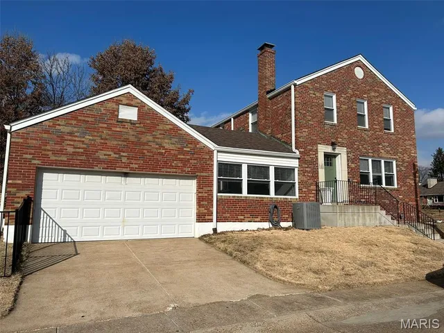 $1,825 | 6701 High Circle, St. Louis, MO 63109