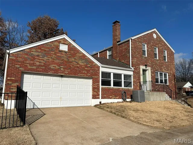 $1,825 | 6701 High Circle, St. Louis, MO 63109