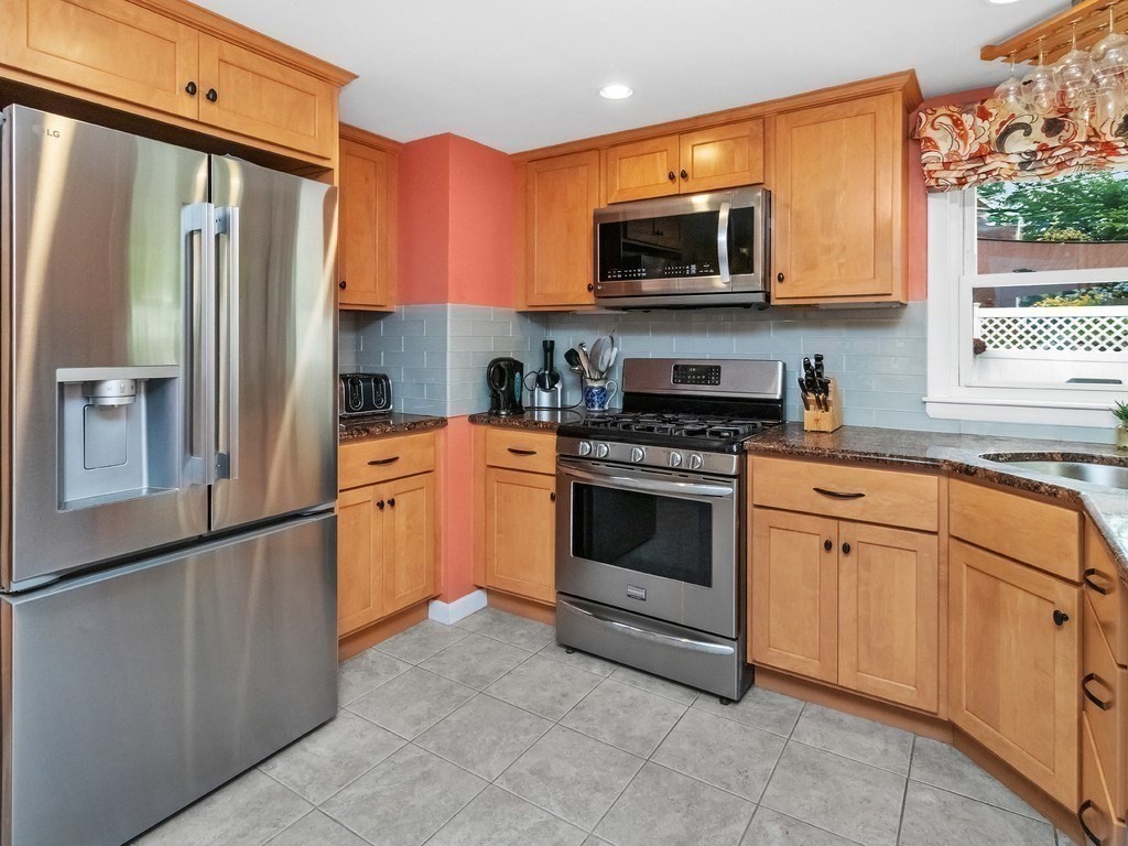 39 Smart Street Waltham, MA 02451 - Photo 4 of 34 Gallery Image 4