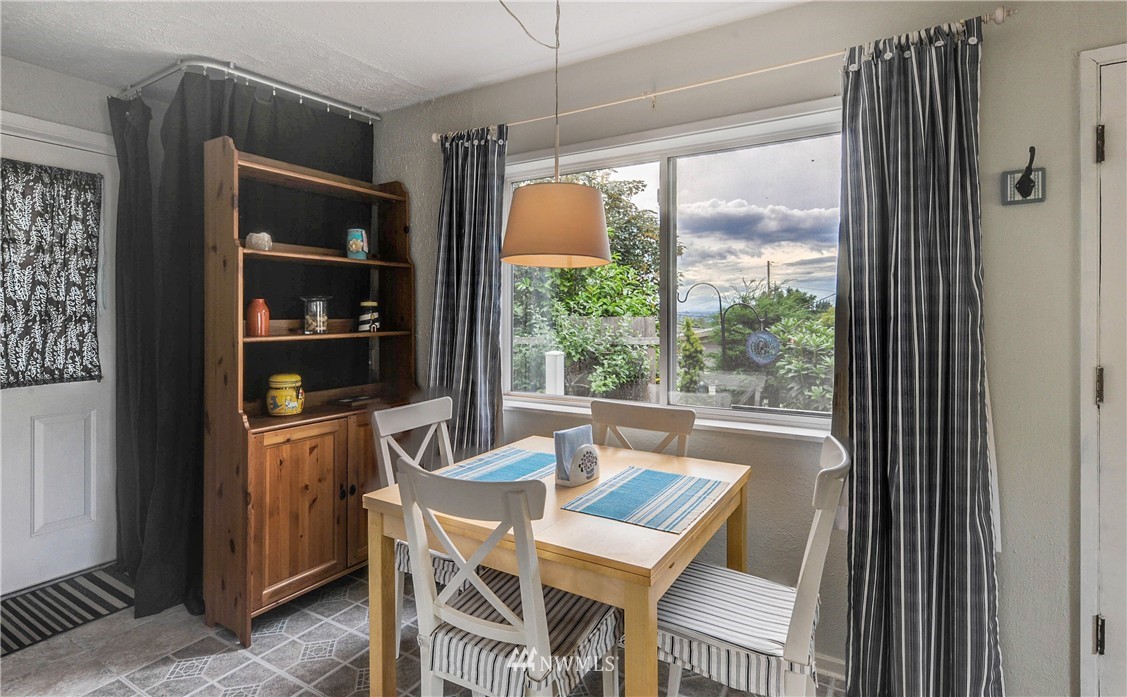 2513 Northeast 6th Place Renton, WA 98056 - Photo 7 of 12
