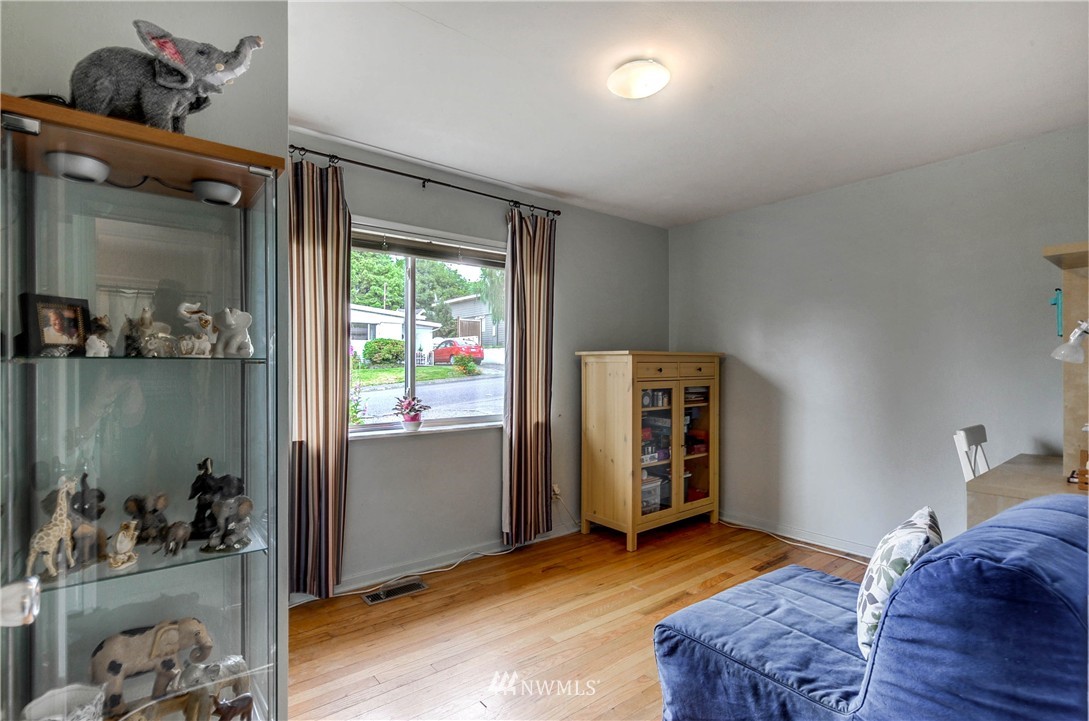 2513 Northeast 6th Place Renton, WA 98056 - Photo 9 of 12