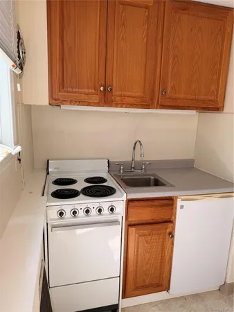 $1,100 | 10 Quelch Avenue, Unit 1, Stony Point, NY 10980