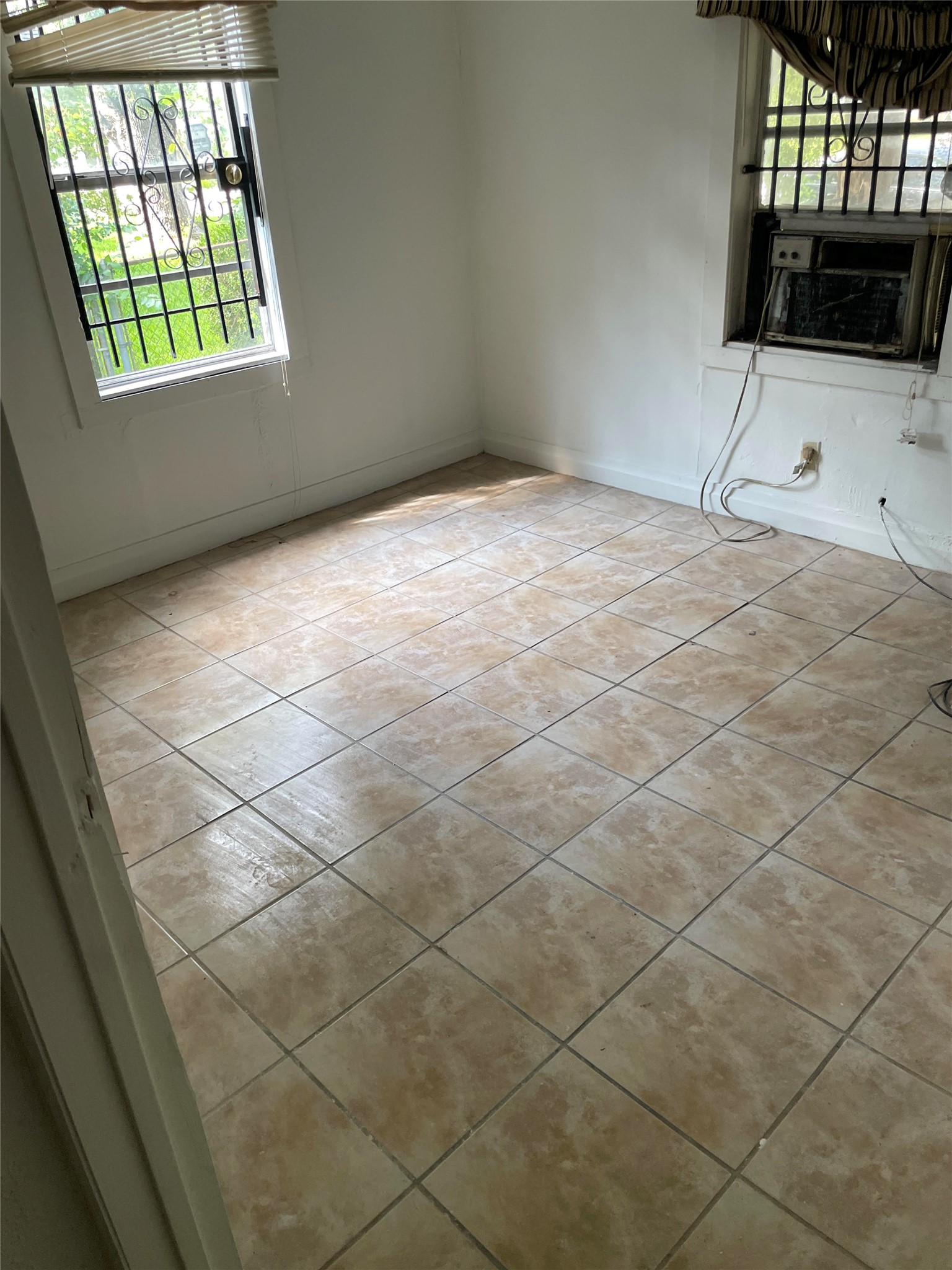 2308 Russell Street Houston, TX 77026 - Photo 10 of 10 a view of an empty room with a window