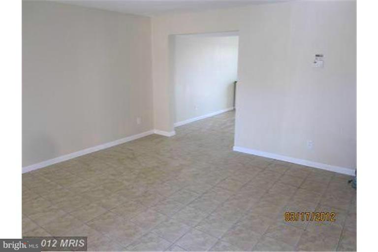 9864 Buckner Road Manassas, VA 20110 - Photo 2 of 16 Living Room