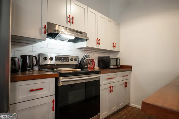 $2,000 | 269 North Hull Street, Unit 202, Athens, GA 30601