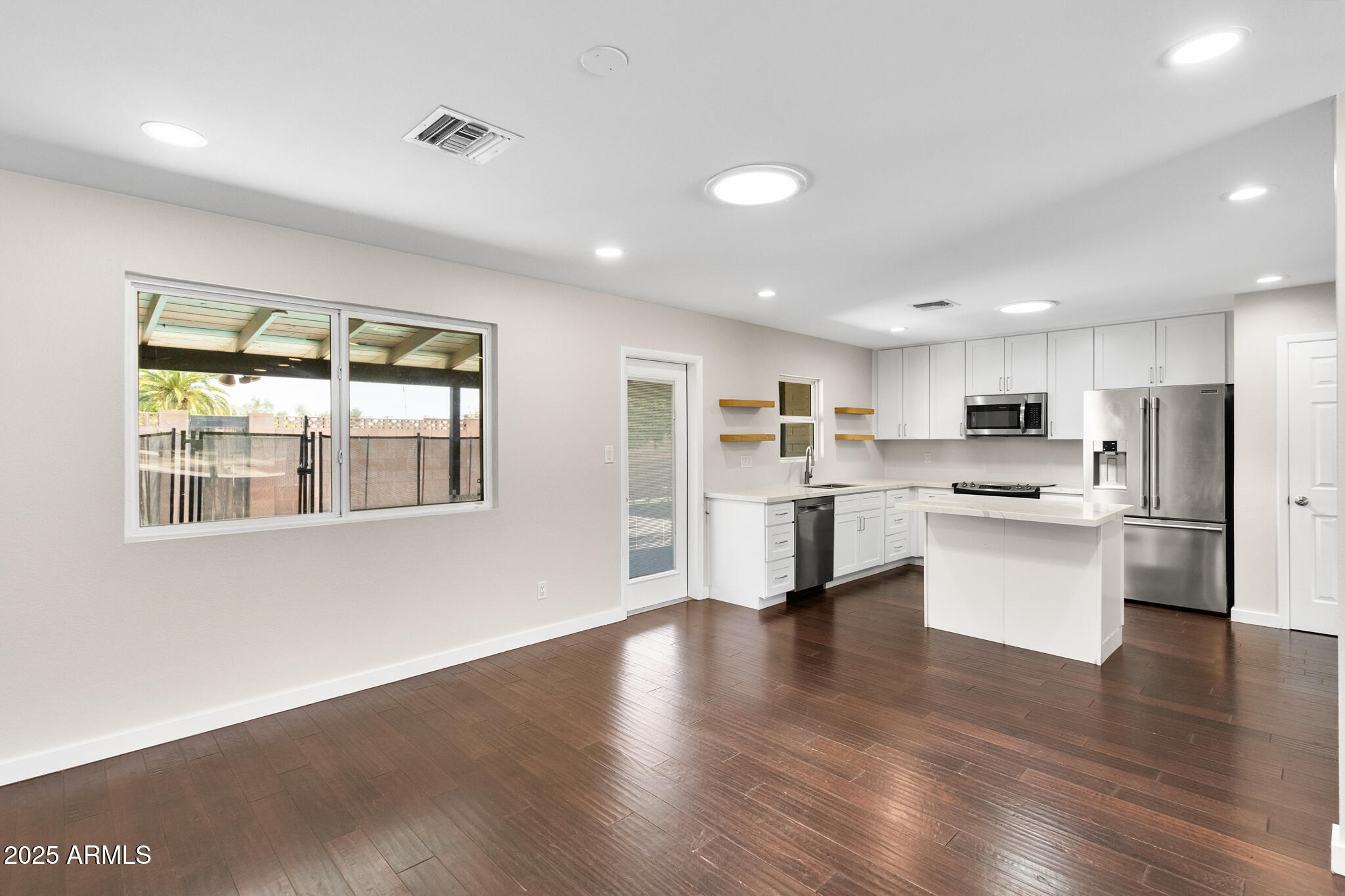 1911 East Lawrence Road Phoenix, AZ 85016 - Photo 11 of 49