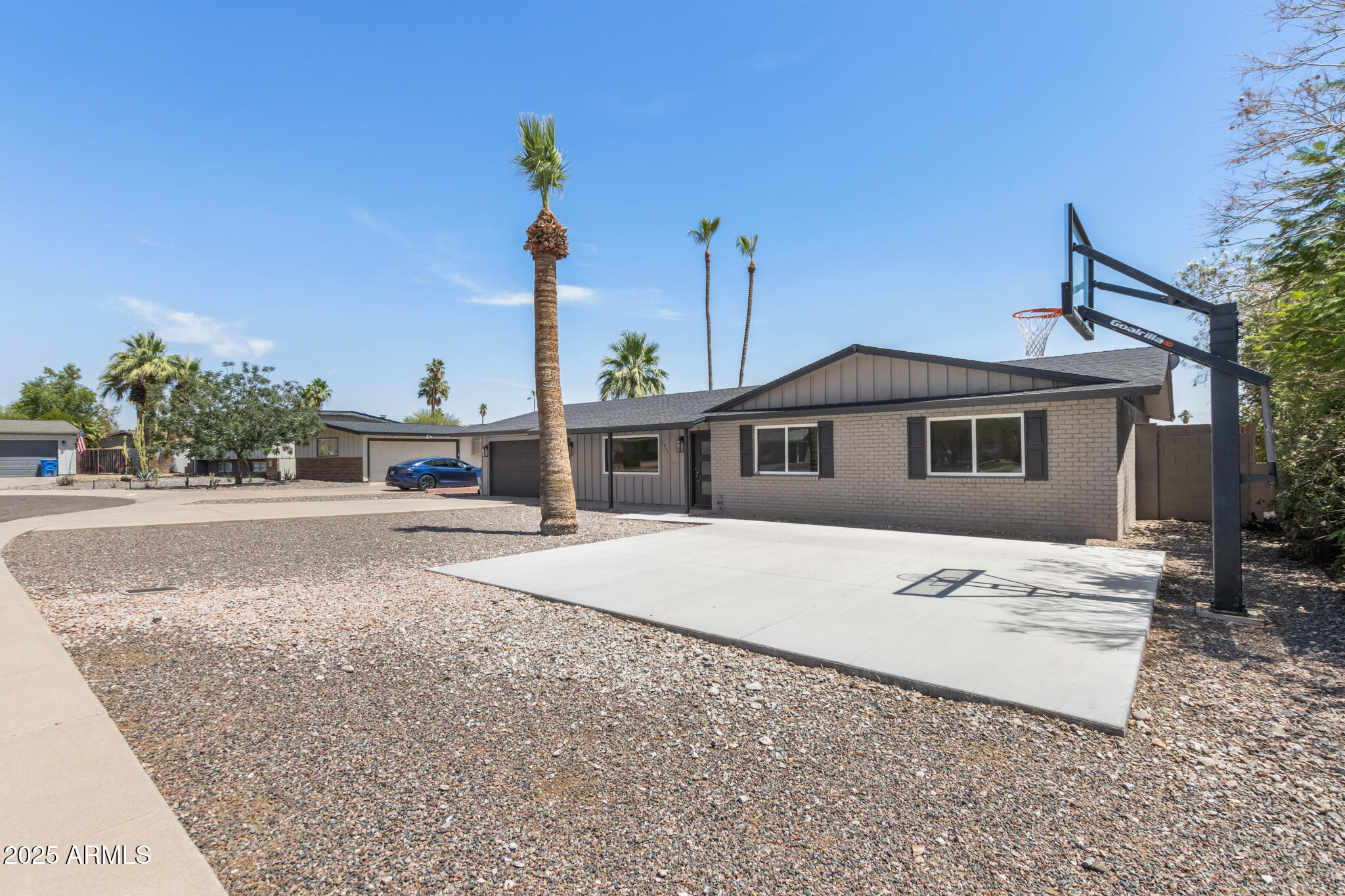 1911 East Lawrence Road Phoenix, AZ 85016 - Photo 4 of 49 a front view of a house with a yard