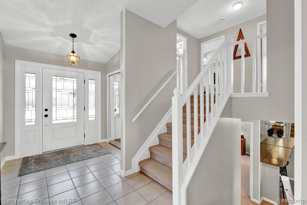 342 Powderhorn Ridge Court Rochester Hills, MI 48309 - Photo 3 of 44