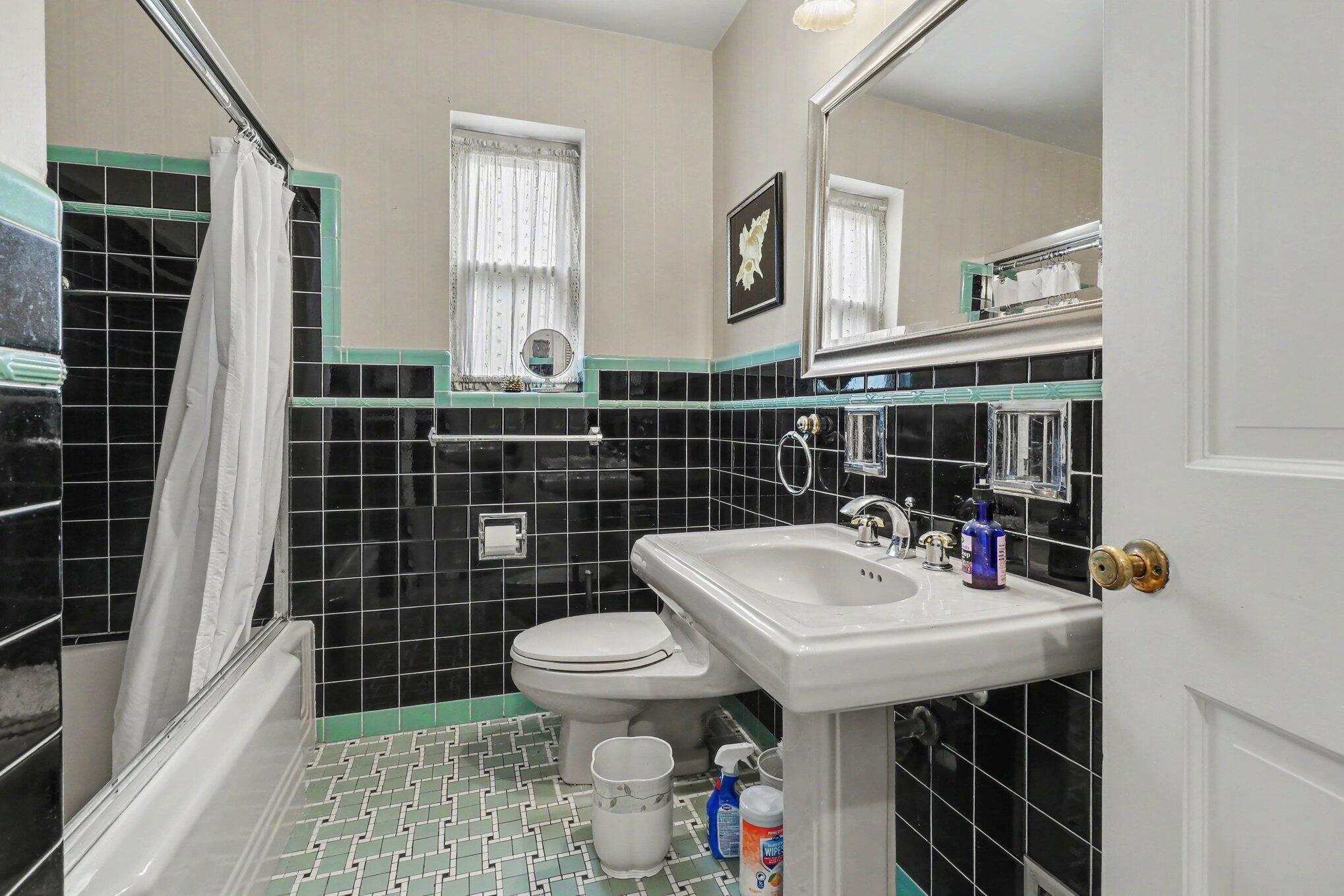 1027 Lawton Road Covington, KY 41011 - Photo 17 of 38 019_file_9634