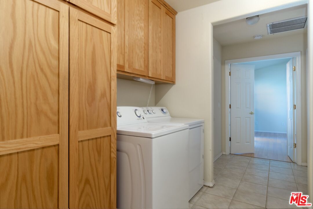 722 South McClelland Street Santa Maria, CA 93454 - Photo 19 of 27 a utility room with dryer and washer