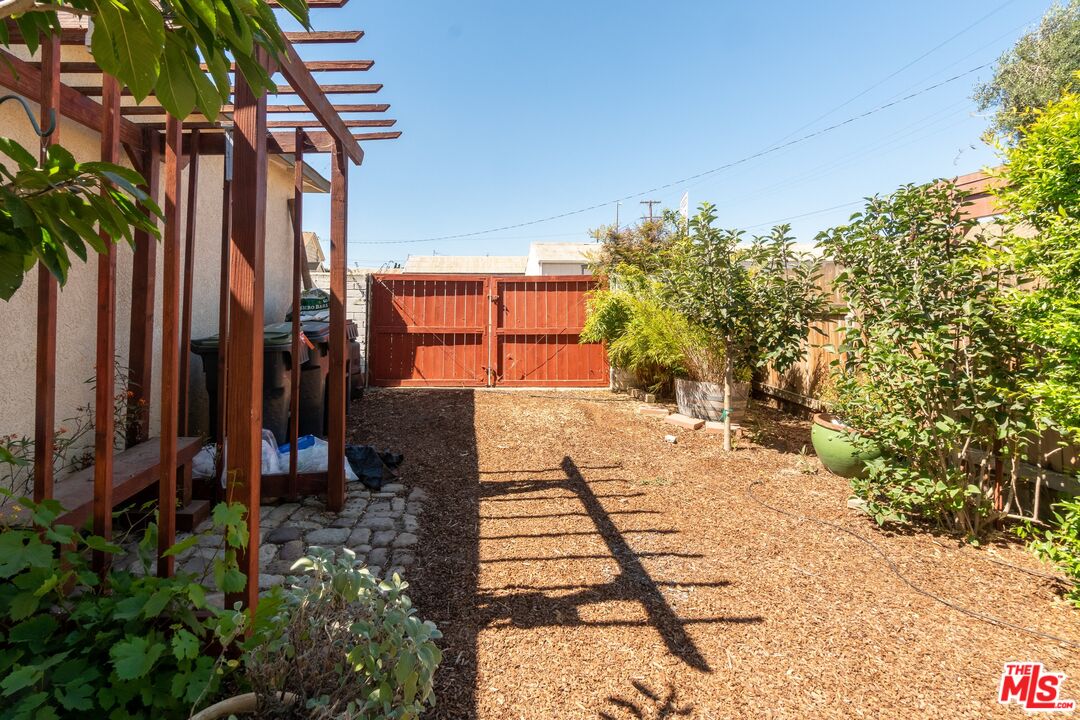 722 South McClelland Street Santa Maria, CA 93454 - Photo 23 of 27 a view of a backyard