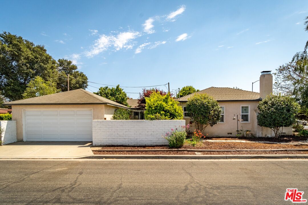 722 South McClelland Street Santa Maria, CA 93454 - Photo 3 of 27 front view of a house with a yard