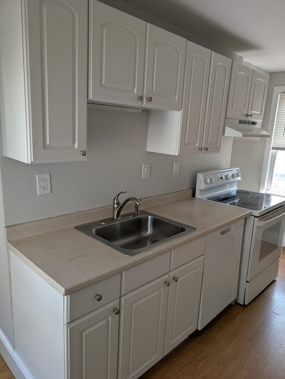 644 Pine Street Manchester, NH 03104 - Photo 29 of 32