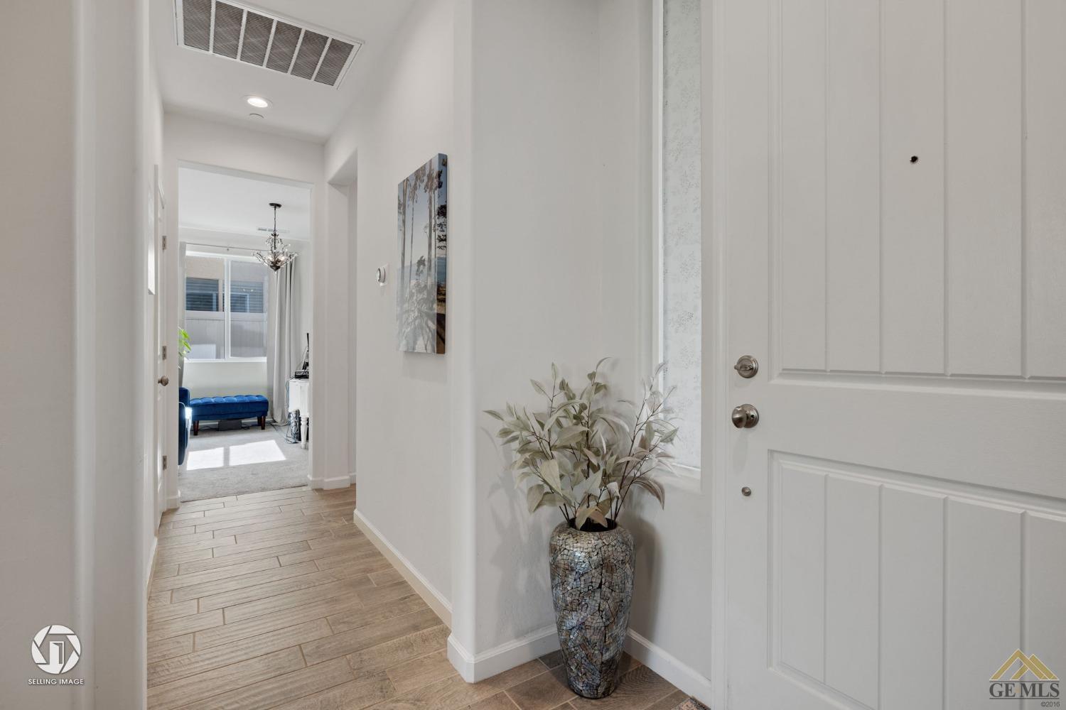 Undisclosed Address Bakersfield, CA 93311 - Photo 33 of 49 a view of a hallway with interior of the house
