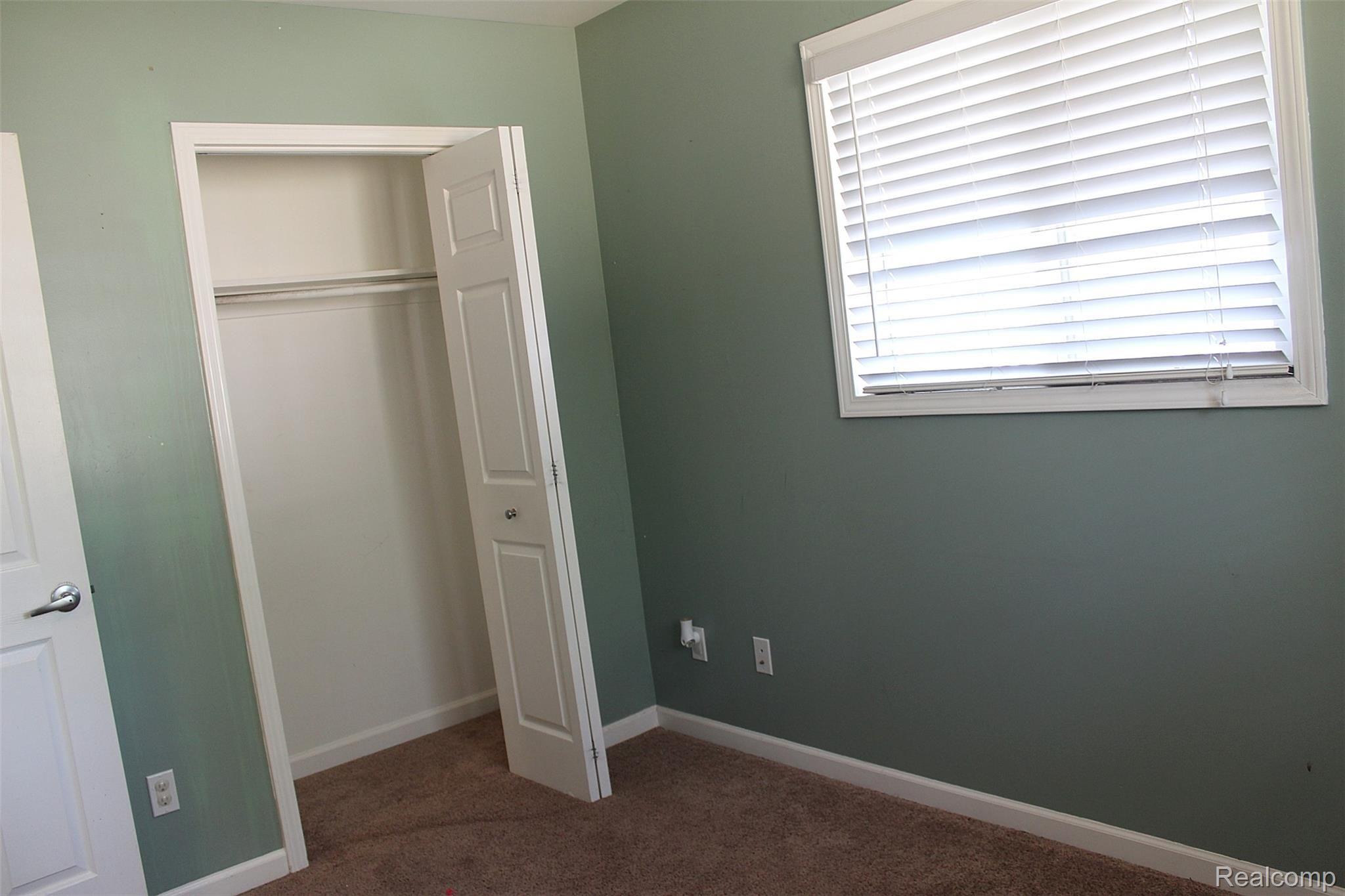 28 West Rutgers Avenue Pontiac, MI 48340 - Photo 13 of 19 IMG_013_HZP.jpg