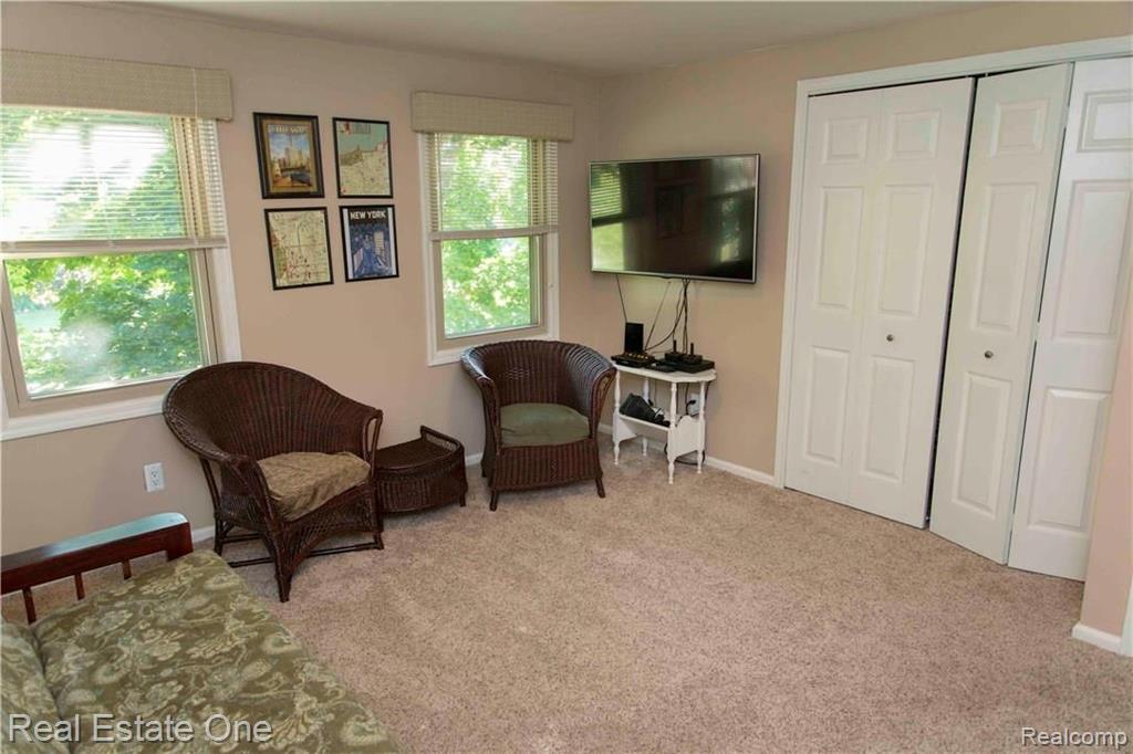 1736 North Kilburn Road Rochester Hills, MI 48306 - Photo 22 of 32