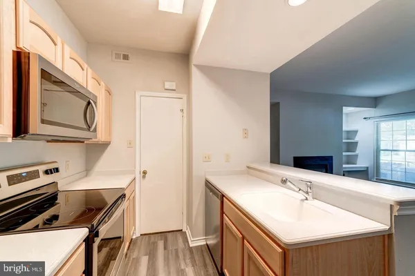 $1,950 | 3903 Penderview Drive, Unit 1505, Fairfax, VA 22033
