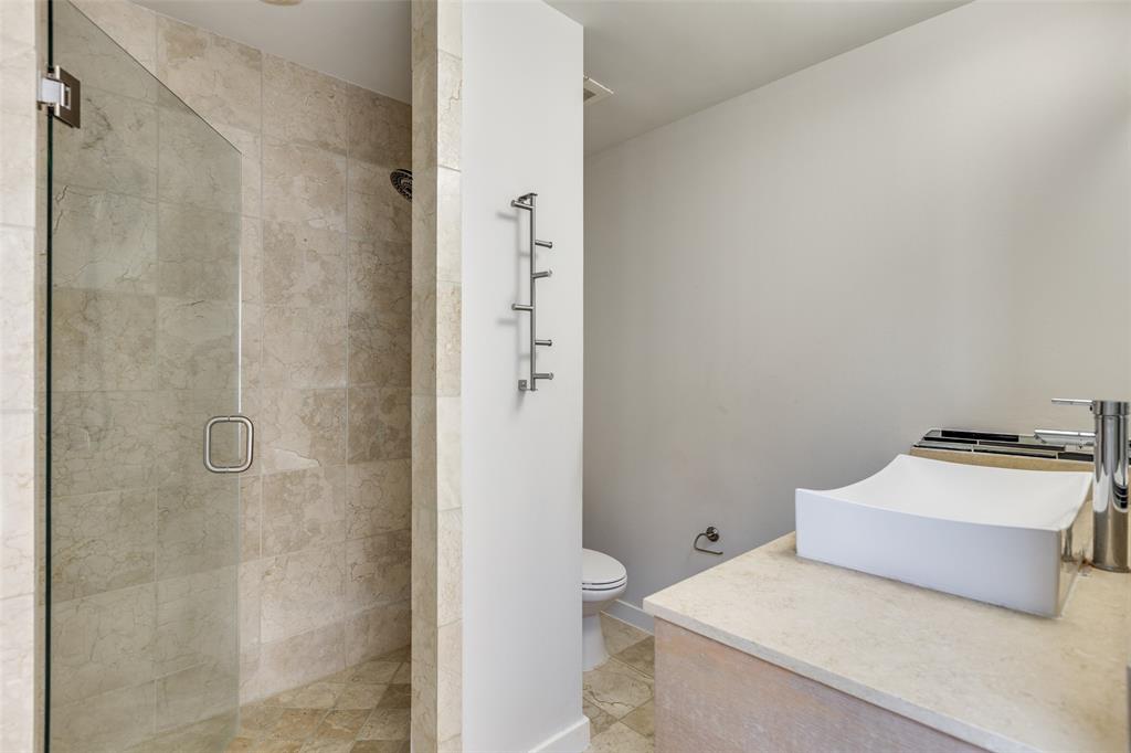 1200 Main Street, Unit 1201 Dallas, TX 75202 - Photo 14 of 27 Secondary Bath