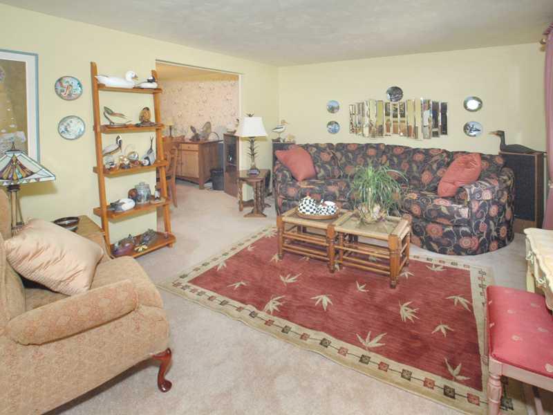 1026 Harvard Road Monroeville, PA 15146 - Photo 11 of 19 Living Room.
