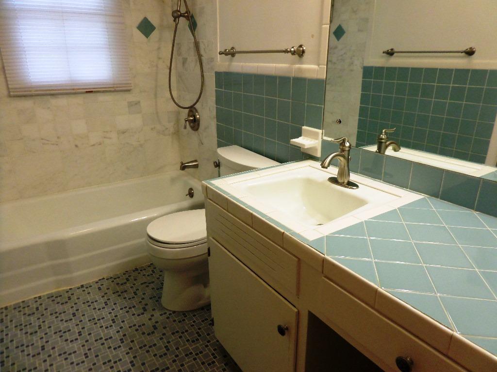 106 West Pasadena Lane Oak Ridge, TN 37830 - Photo 13 of 22 hallbath
