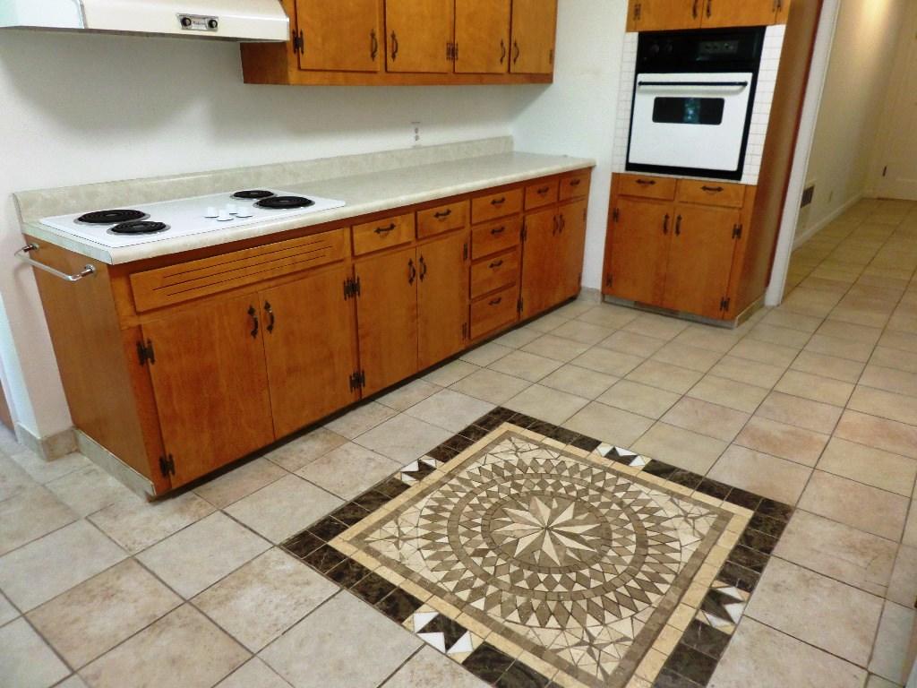 106 West Pasadena Lane Oak Ridge, TN 37830 - Photo 3 of 22 kitchen2
