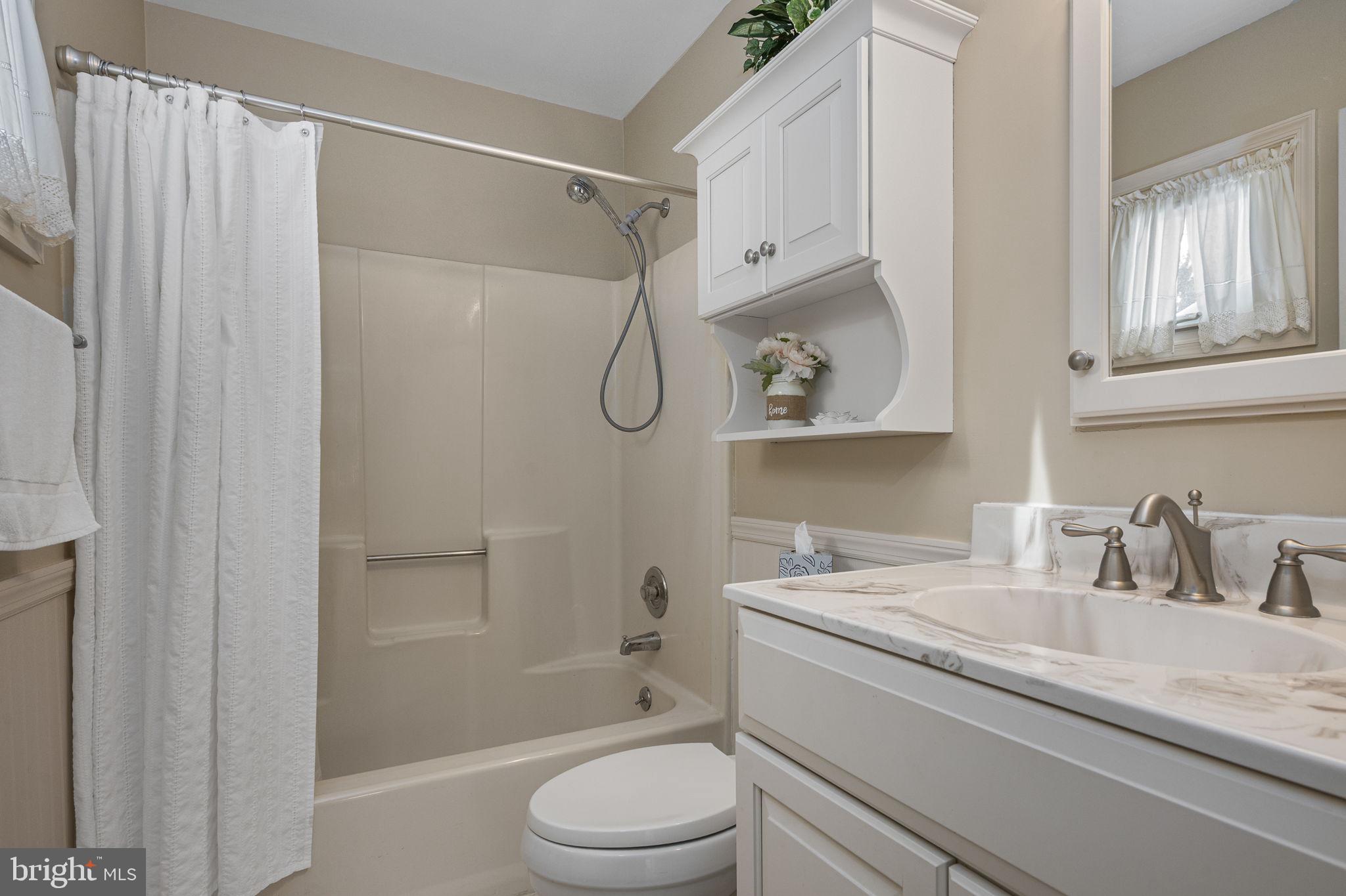 417 Windsong Lane Exton, PA 19341 - Photo 22 of 27 2nd fl-Updated Full Bathroom