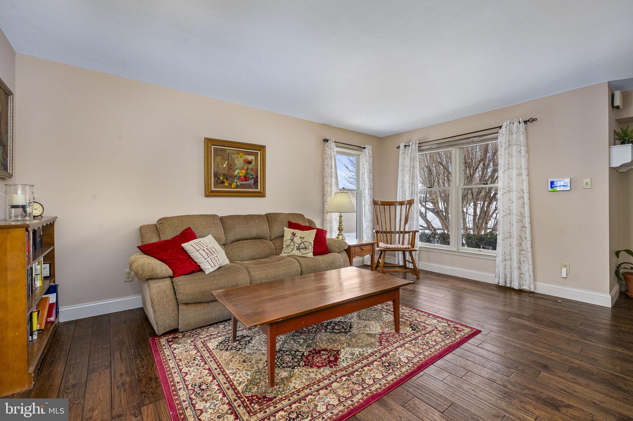 417 Windsong Lane Exton, PA 19341 - Photo 5 of 27 Living Room