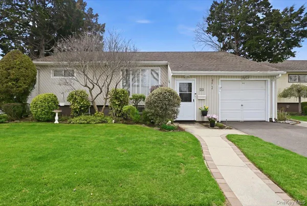 $799,000 | 34 Jasmine Lane, Valley Stream, NY 11581