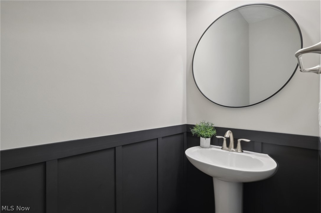 36602 Amalfi Road North Ridgeville, OH 44039 - Photo 21 of 49 Bathroom featuring sink