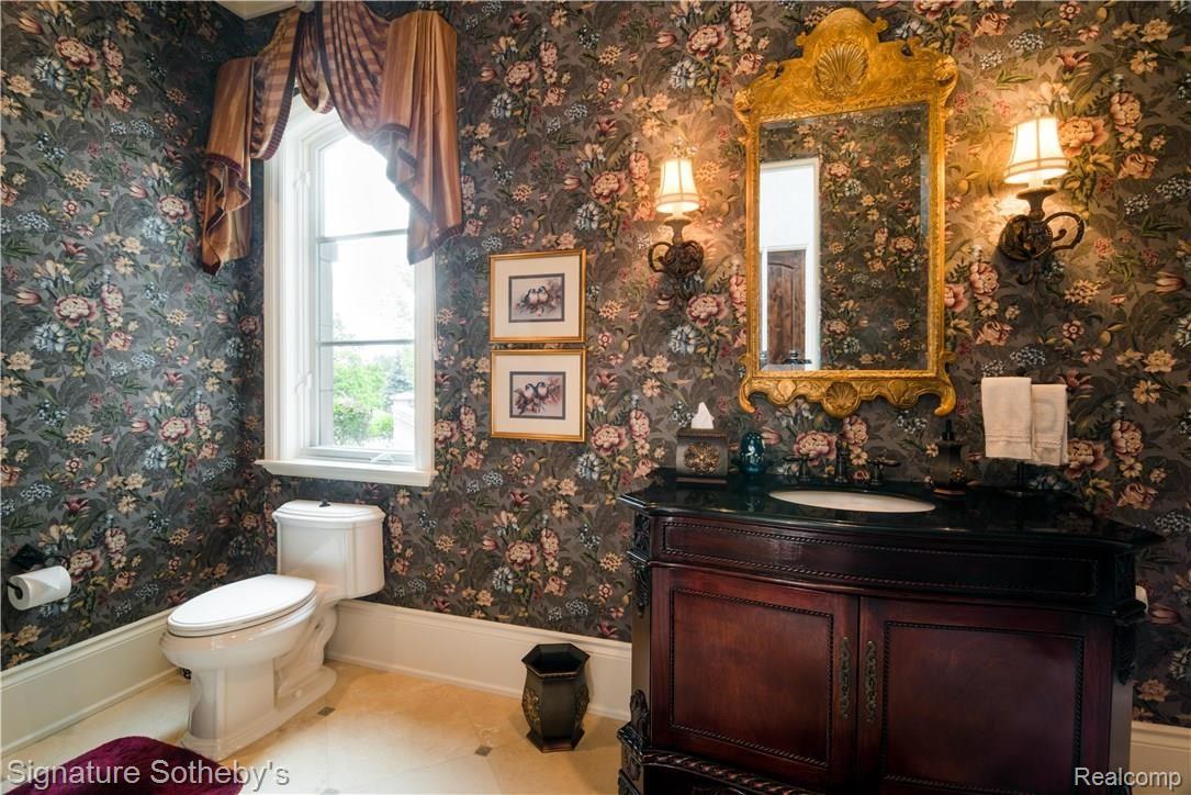6700 Bordman Road Romeo, MI 48065 - Photo 46 of 64 ENTRY LAV