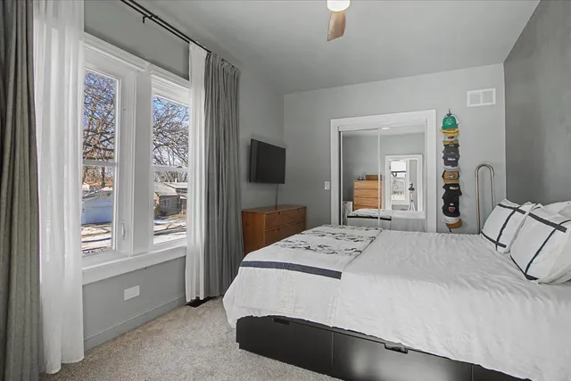 $2,800 | 136 East Jackson Street, Oswego, IL 60543