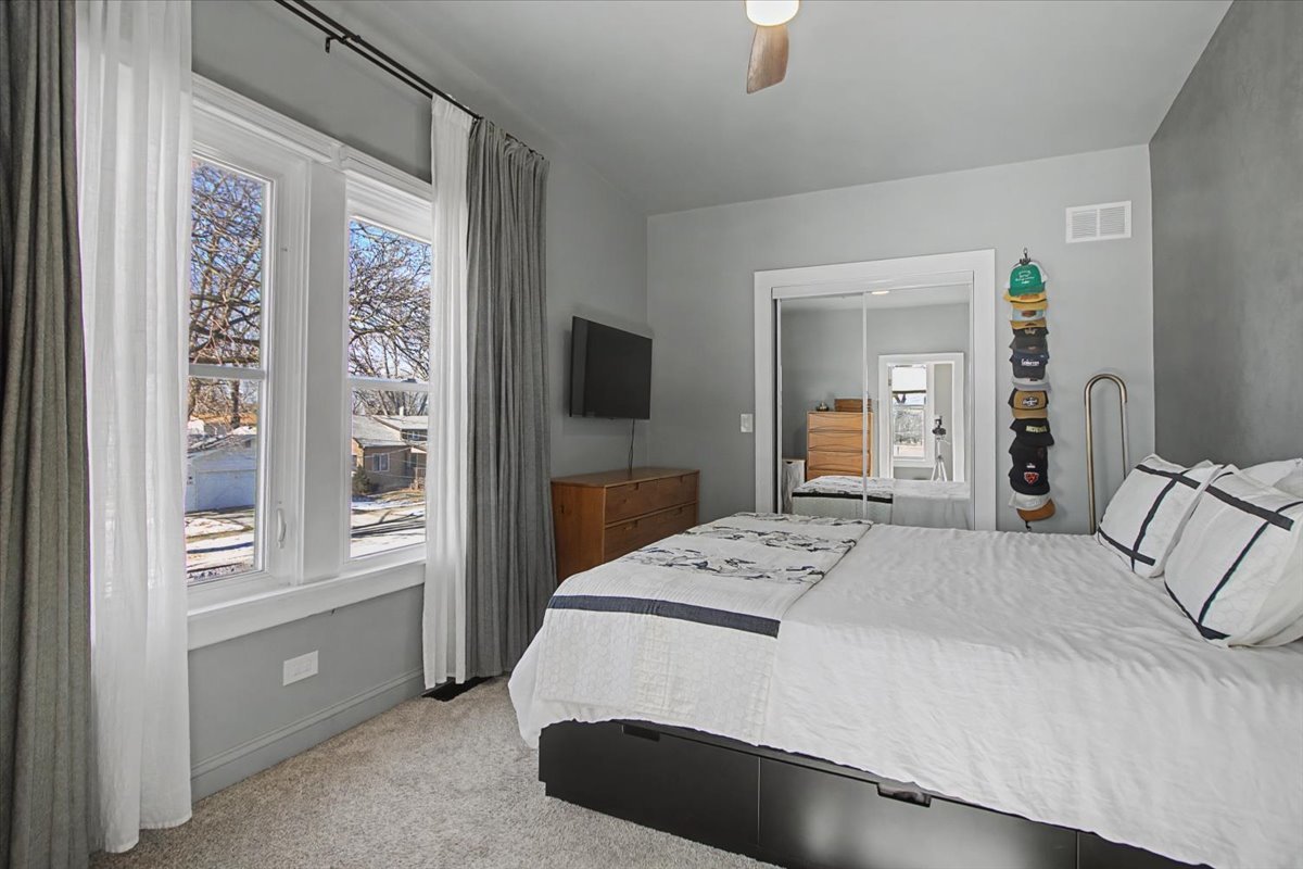 136 East Jackson Street Oswego, IL 60543 - Photo 15 of 29