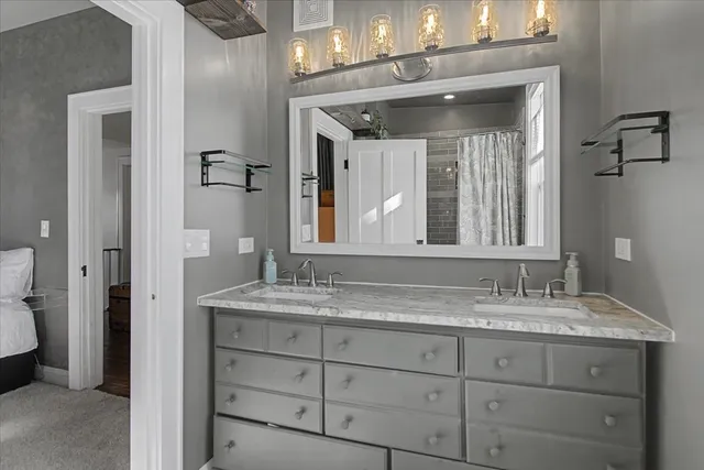 $2,800 | 136 East Jackson Street, Oswego, IL 60543