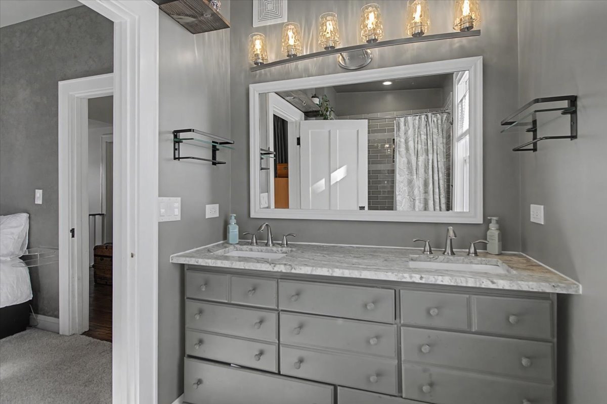 136 East Jackson Street Oswego, IL 60543 - Photo 16 of 29