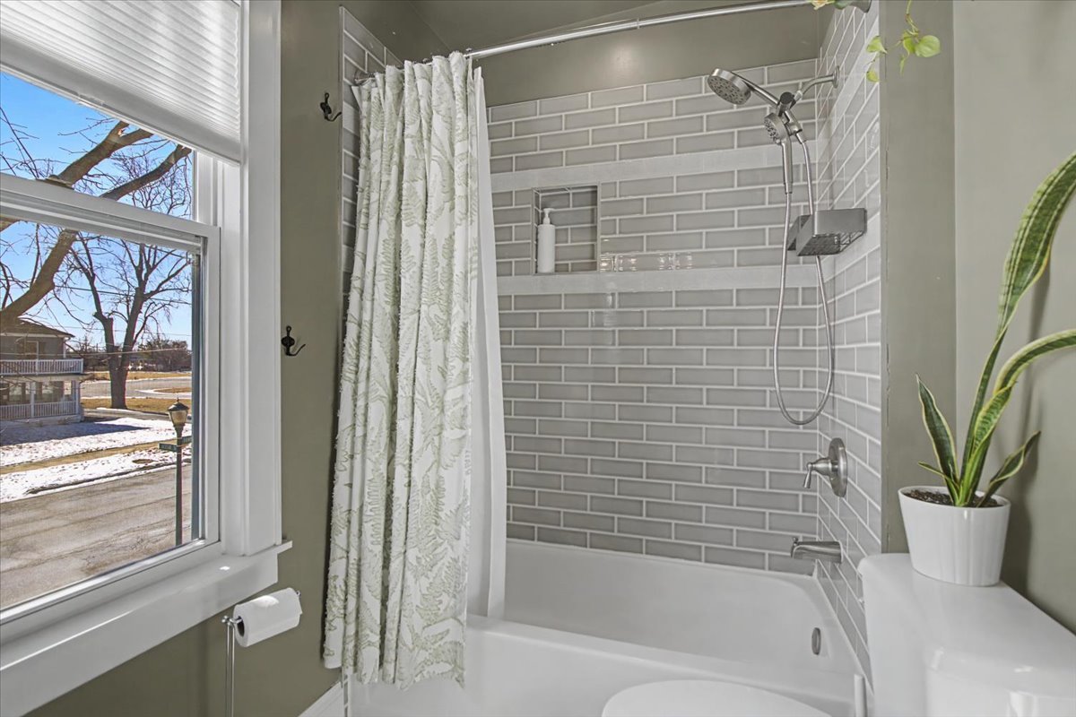 136 East Jackson Street Oswego, IL 60543 - Photo 18 of 29