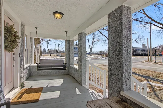 $2,800 | 136 East Jackson Street, Oswego, IL 60543